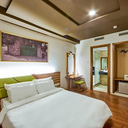 The Noble Swan Hotel Saigon Ho Şi Min Exterior foto