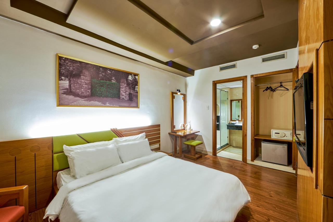 The Noble Swan Hotel Saigon Ho Şi Min Exterior foto